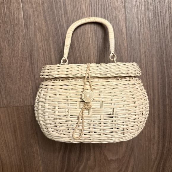 Vintage Handbags - Vintage 1960s Elegant Cream/ off white Woven Handbag
Basket bag